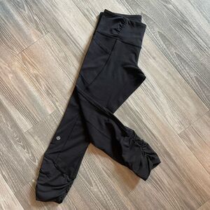 LuLuLemon black crop leggings Size 6
